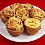 Vegan Baked Apple Roses For Valentine&rsquo;s Day