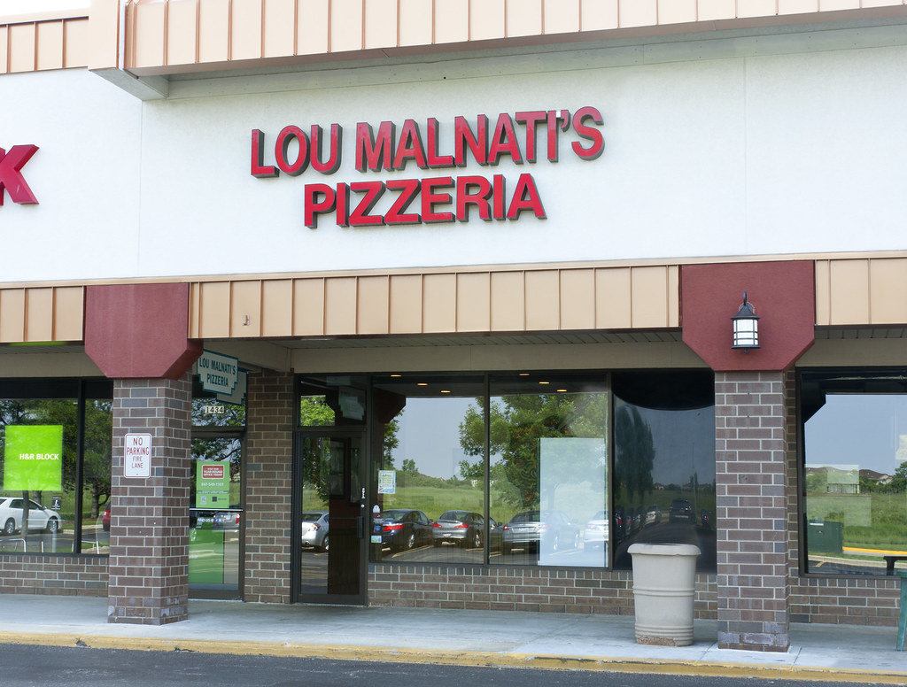 ChicagoStyle Pizza in Libertyville IL Lou Malnati's