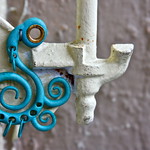 "Tsunami" in turquoise