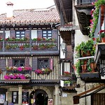 "FACHADAS Y BALCONES DE LA ALBERCA"