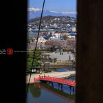 MATSUMOTO CASTLE, MATSUMOTO JO, A NATIONAL TREASURE, THE CITY OF MATSUMOTO, NAGANO-KEN, JAPAN / 松本城、国宝松本城、まつもとじょう、大天守、乾小天守、渡櫓、辰巳附櫓、月見櫓、三重の水掘で囲む縄張り、二の丸、三の丸、輪郭式、梯郭式、平城、1593年、五重六階、望楼型、連結式、石川数正、石川康長、複合式、埋門、太鼓門枡形、黒門・一の門・二の門、信州、松本市、長野県、日本