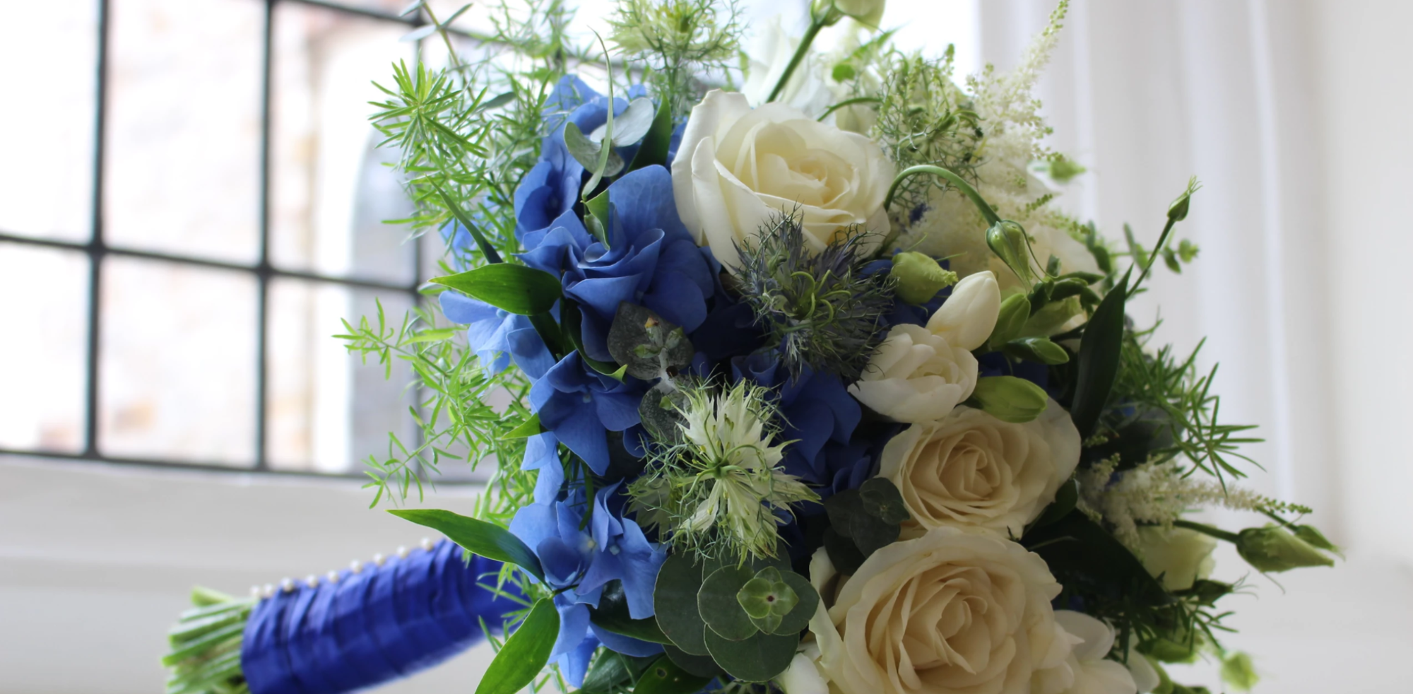 A Florist in Woking Taylor Designs SameDay Flower Delivery
