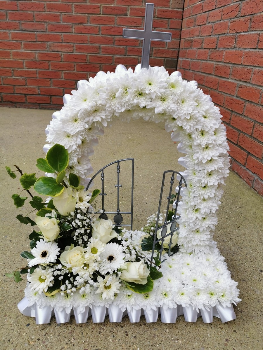 Funeral and Sympathy Flowers for Grimsby and Cleethorpes First Class