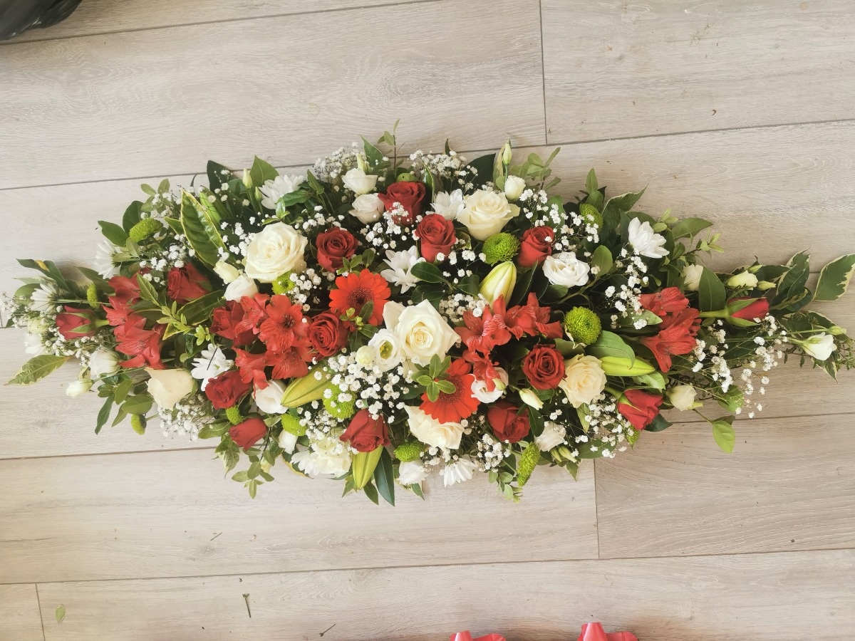 Funeral and Sympathy Flowers for Grimsby and Cleethorpes First Class