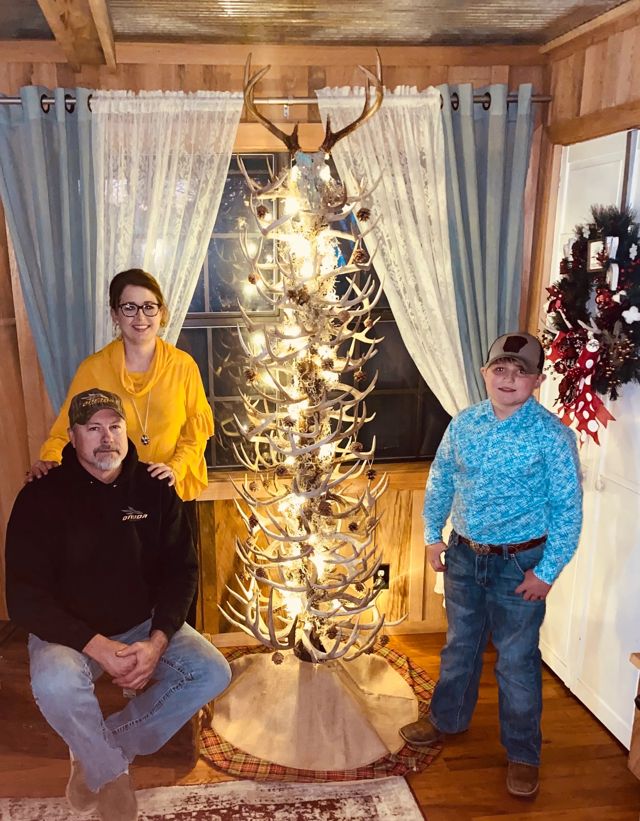 How To Decorate A Christmas Tree With Deer Antlers Shelly Lighting