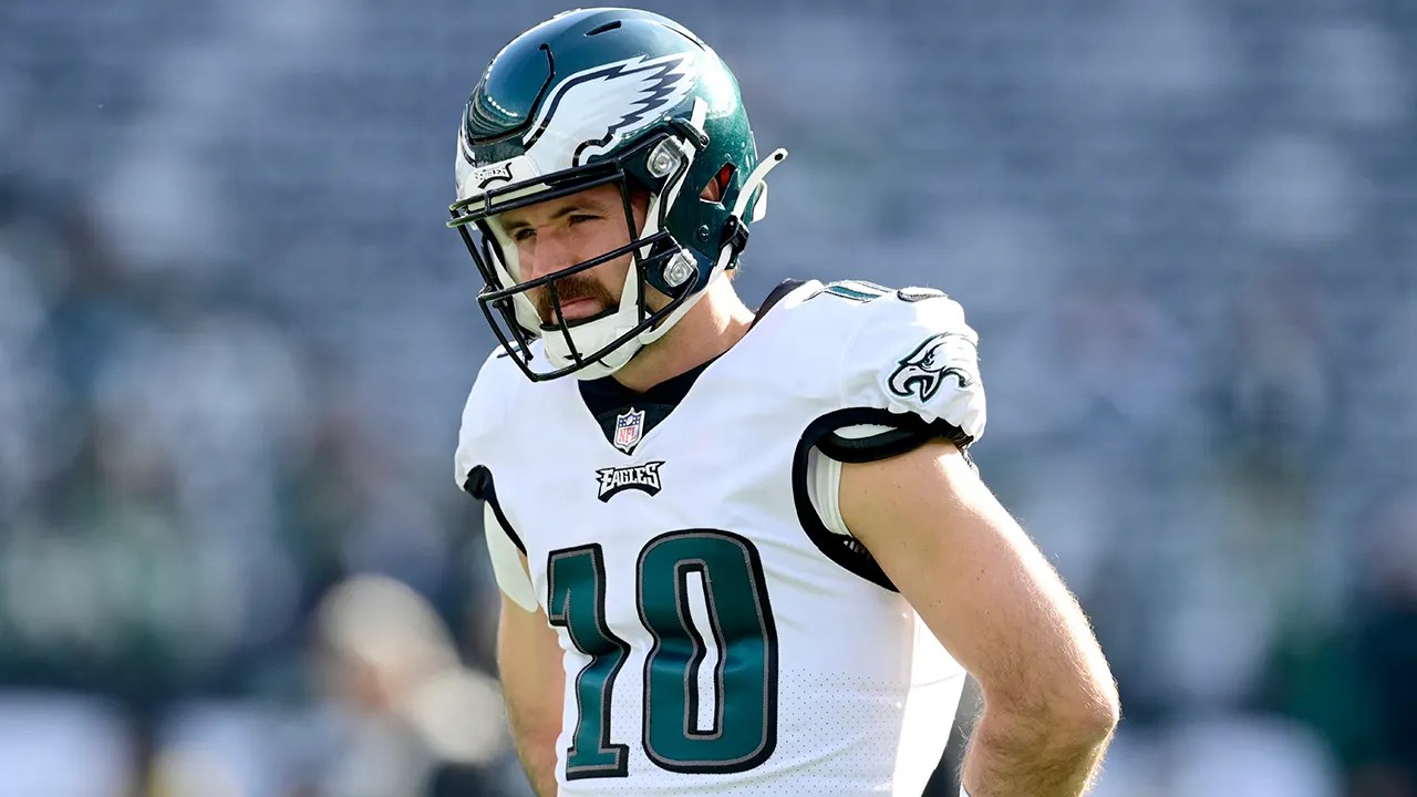 Eagles’ Gardner Minshew excused from practice to speak at Mike Leach’s memorial ‘He really