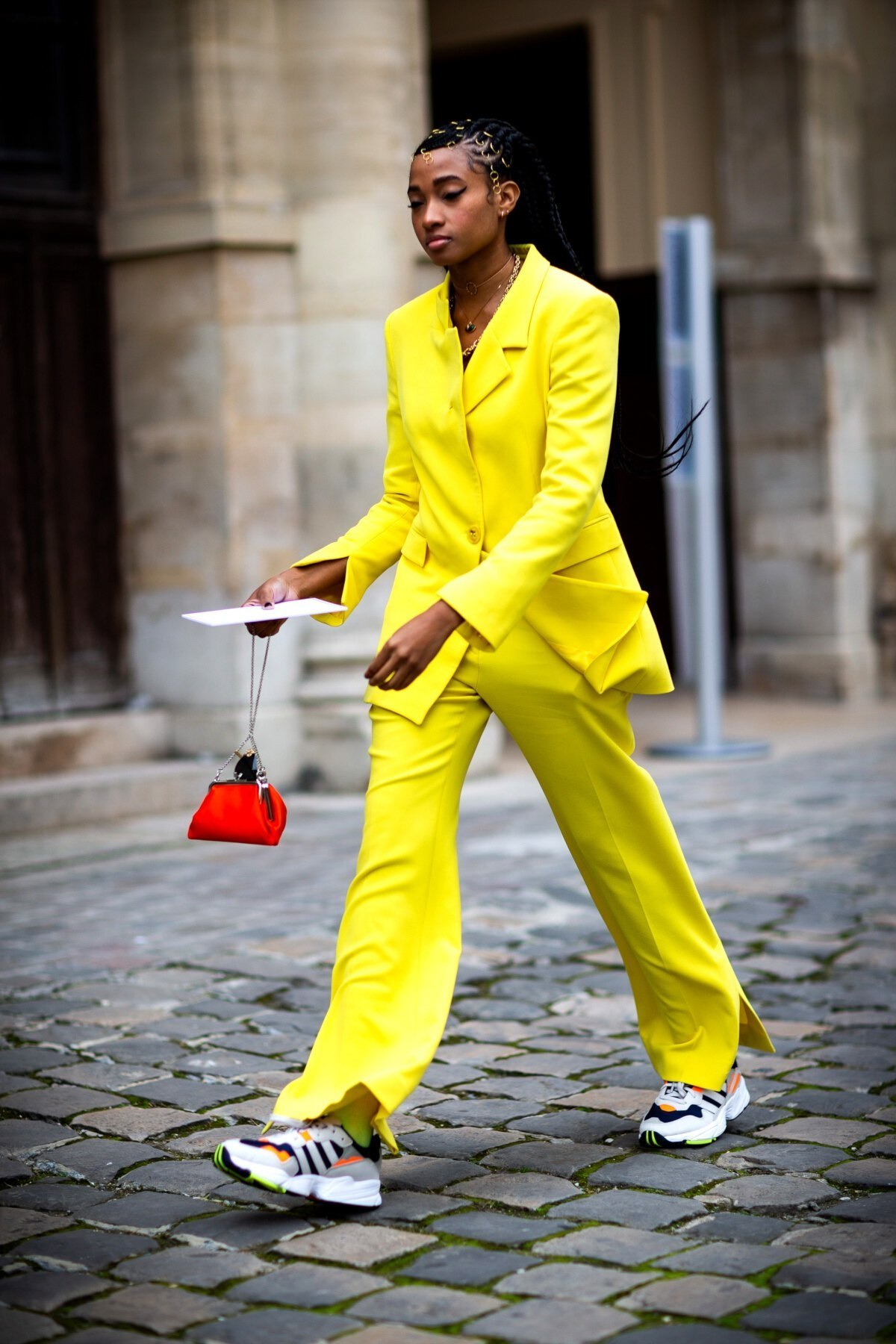 Tailleur pour femme 5 tendances de la mode Futures Tendances