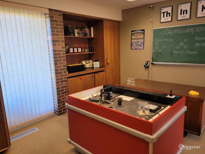Escape Room Making Mad in Cedar Rapids Rent this location on Giggster(06)
