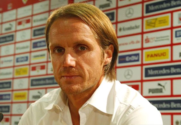 VfB Stuttgart Trainer Thomas Schneider sortiert vier Spieler aus
