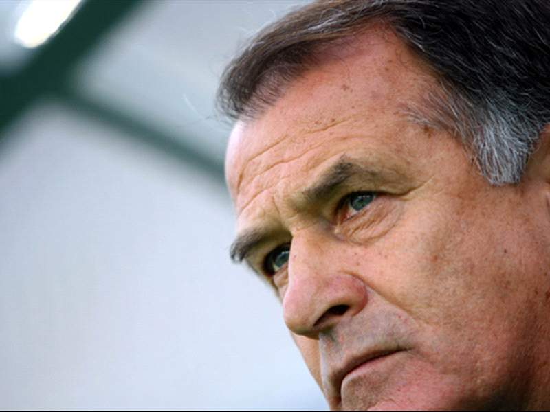 Dusan Bajevic Resigns As AEK Athens Coach