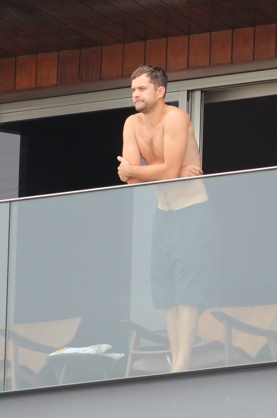 Naked Fuggerday: Shirtless Josh Jackson - Go Fug Yourself