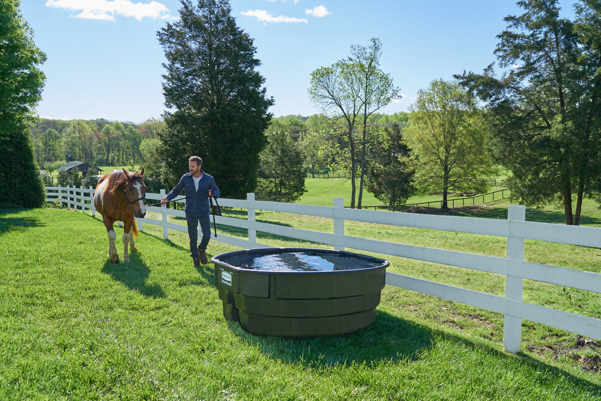 RUBBERMAID COMMERCIAL PRODUCTS Stock Tank 300 gal, 63 1/4 in x 69 in x