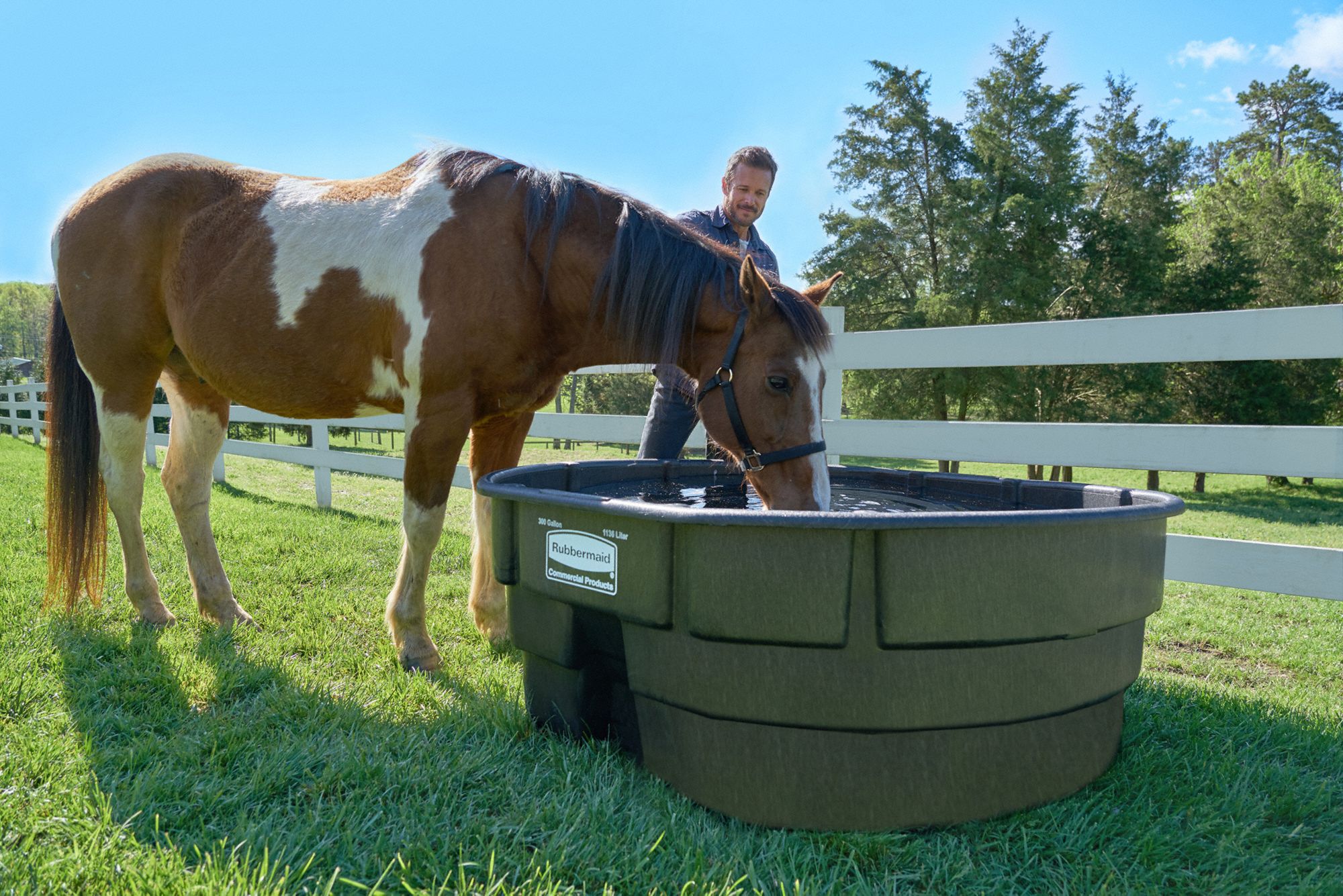 RUBBERMAID COMMERCIAL PRODUCTS Stock Tank 300 gal, 63 1/4 in x 69 in x