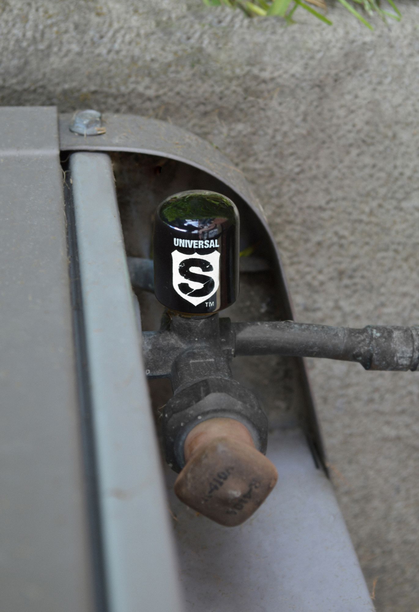 JB INDUSTRIES Refrigerant Cap Locks, 1/4 in., PK4 20HJ95SHLDU4