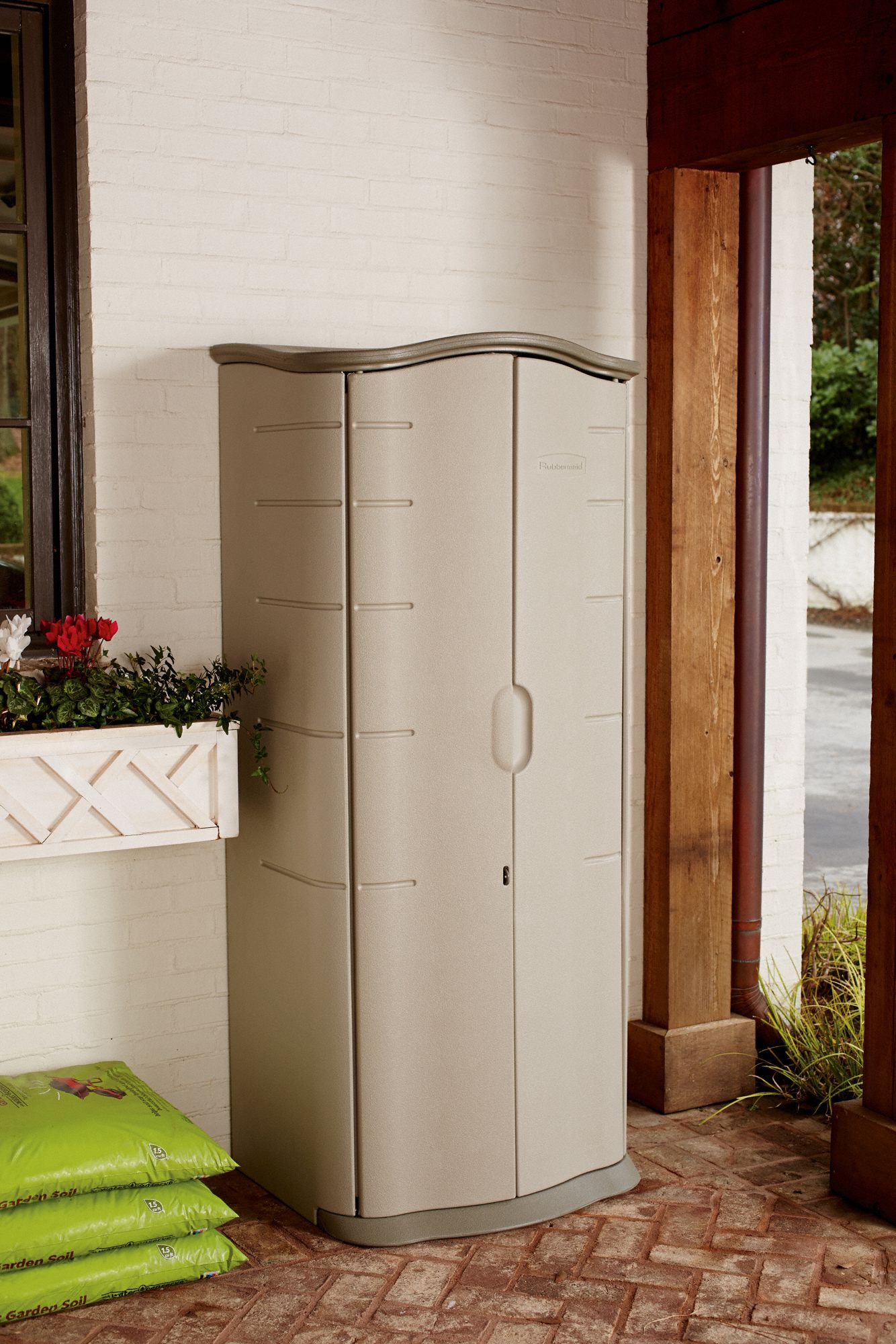 RUBBERMAID COMMERCIAL PRODUCTS Outdoor Storage Shed, Vertical, H 72 In