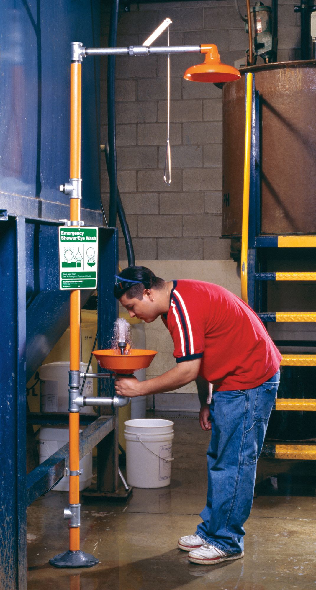 GUARDIAN EQUIPMENT Shower with Eye Wash, Floor Mount, ABS Plastic