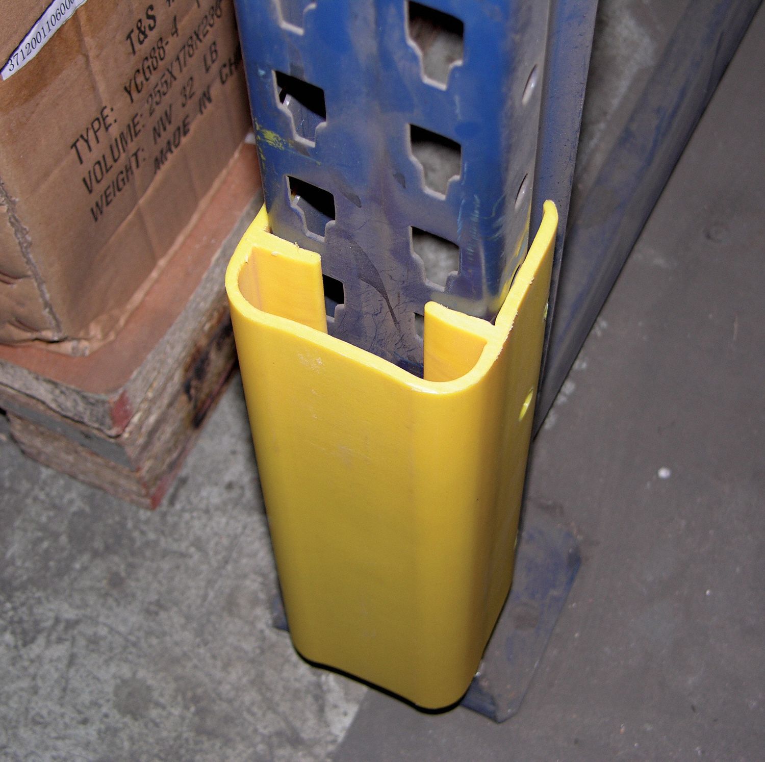 VESTIL 3 inW x 9 inH HighDensity Polyethylene Thermoplastic Pallet