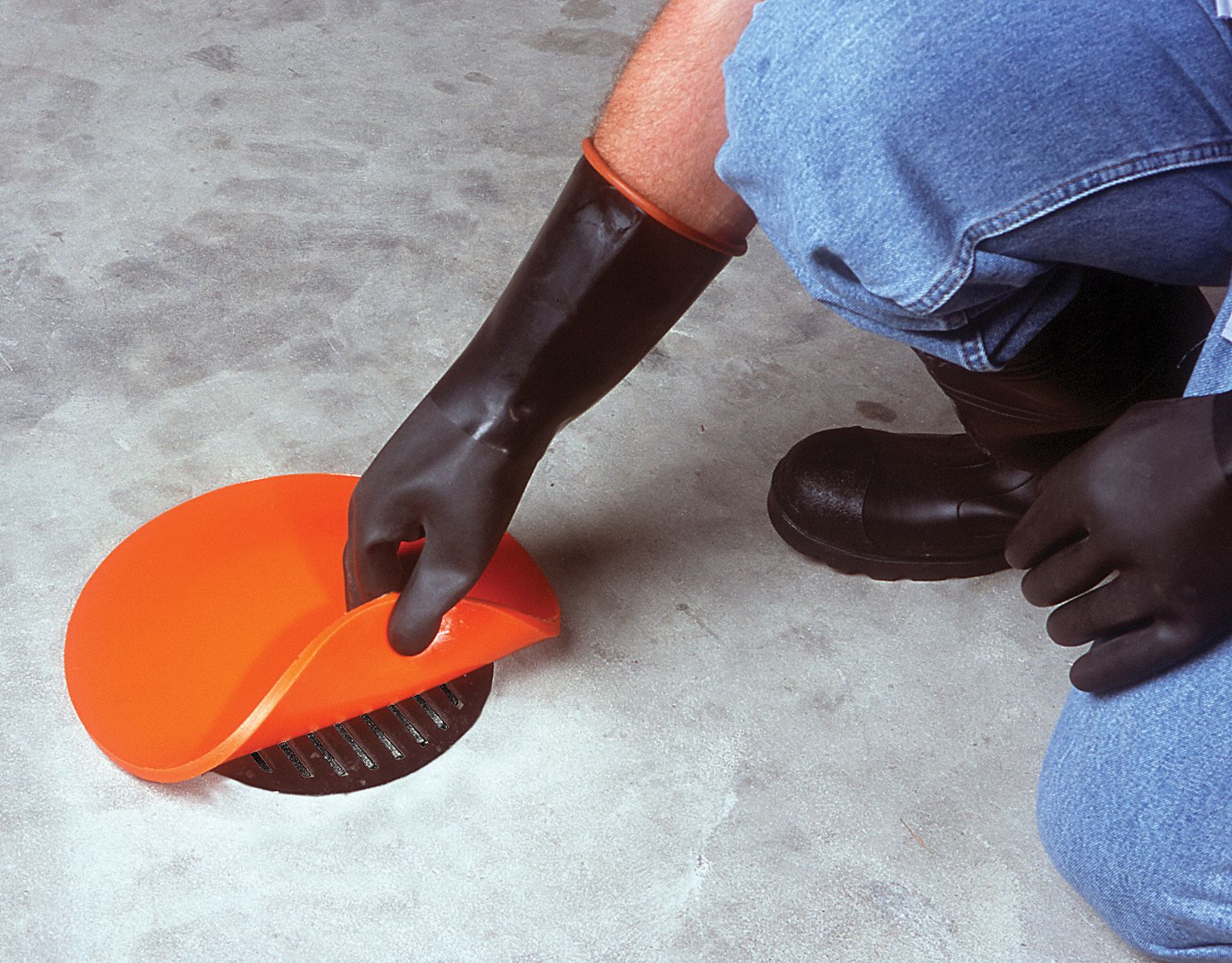 ULTRATECH Drain Cover Seal 12 in dia, 6 in dia For Max Drain Size