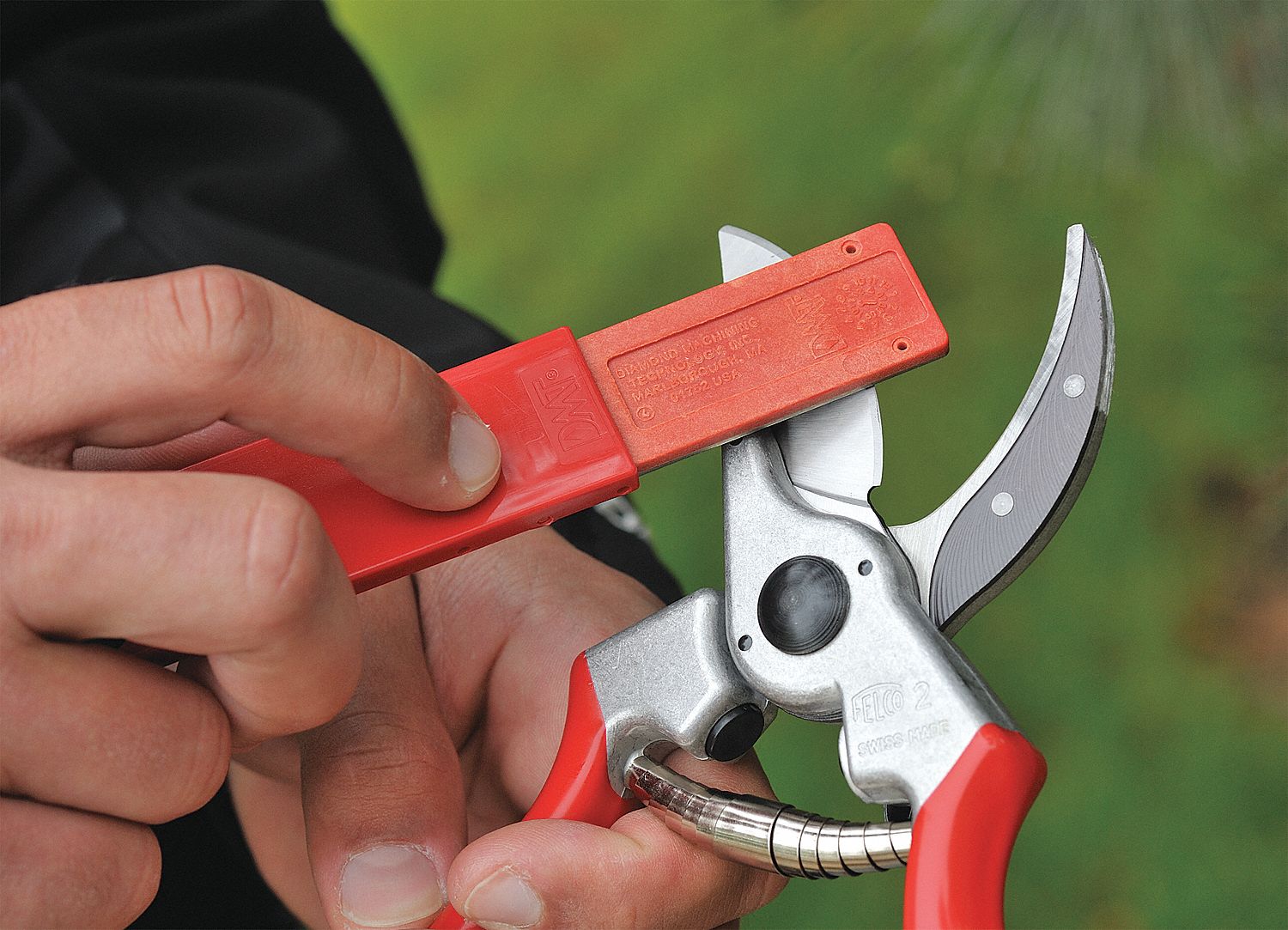 DMT Mini Sharpening Stone Fine, Diamond, 2 5/8 in Lg, 1/4 in Ht, 9