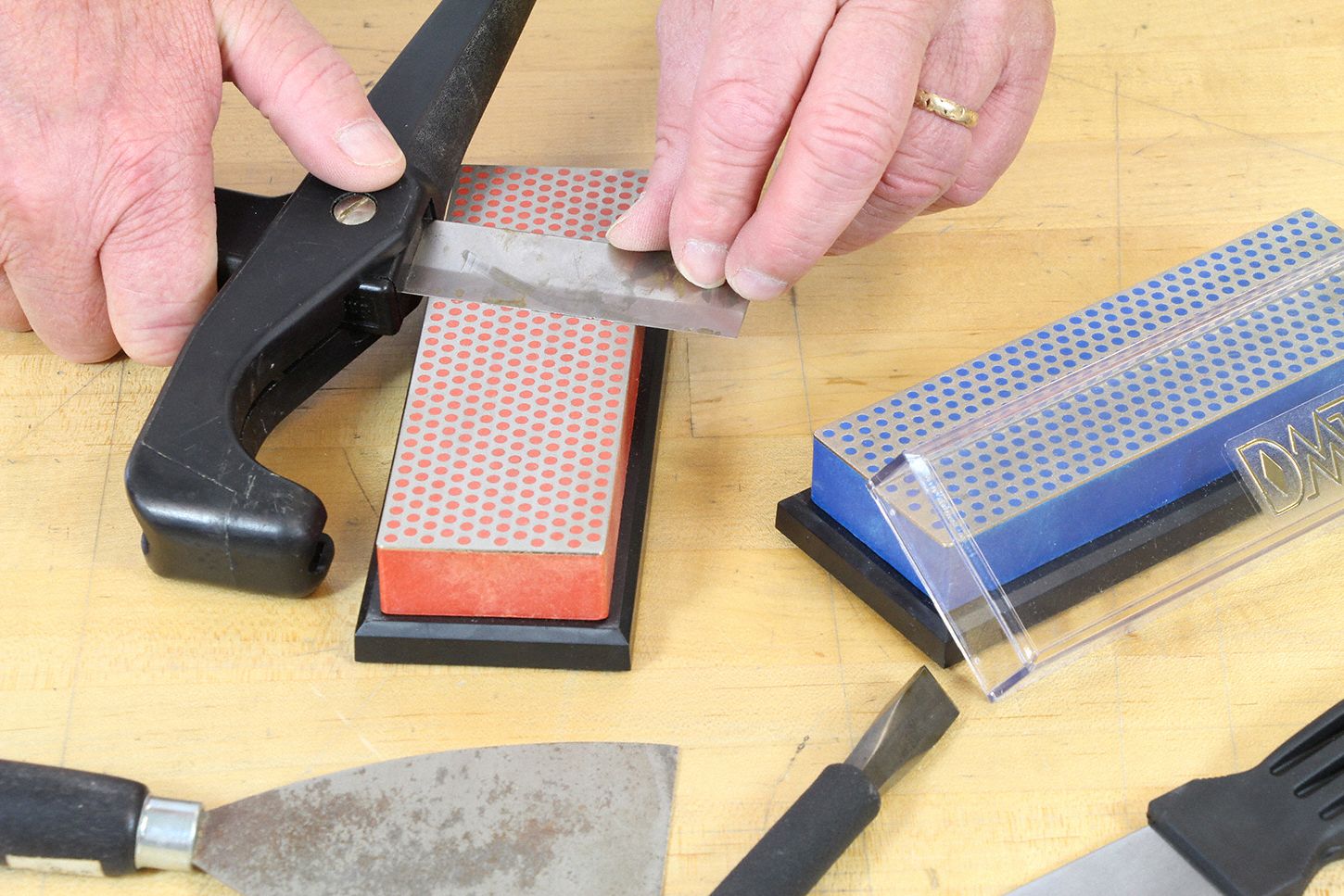 DMT Fine Grade Diamond Whestone Sharpening Stone, 9 Grit 3KT08W6FP