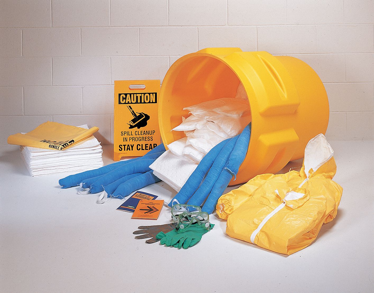 GRAINGER APPROVED Spill Kit, 55 gal., Oil Only 3TYF933230 Grainger