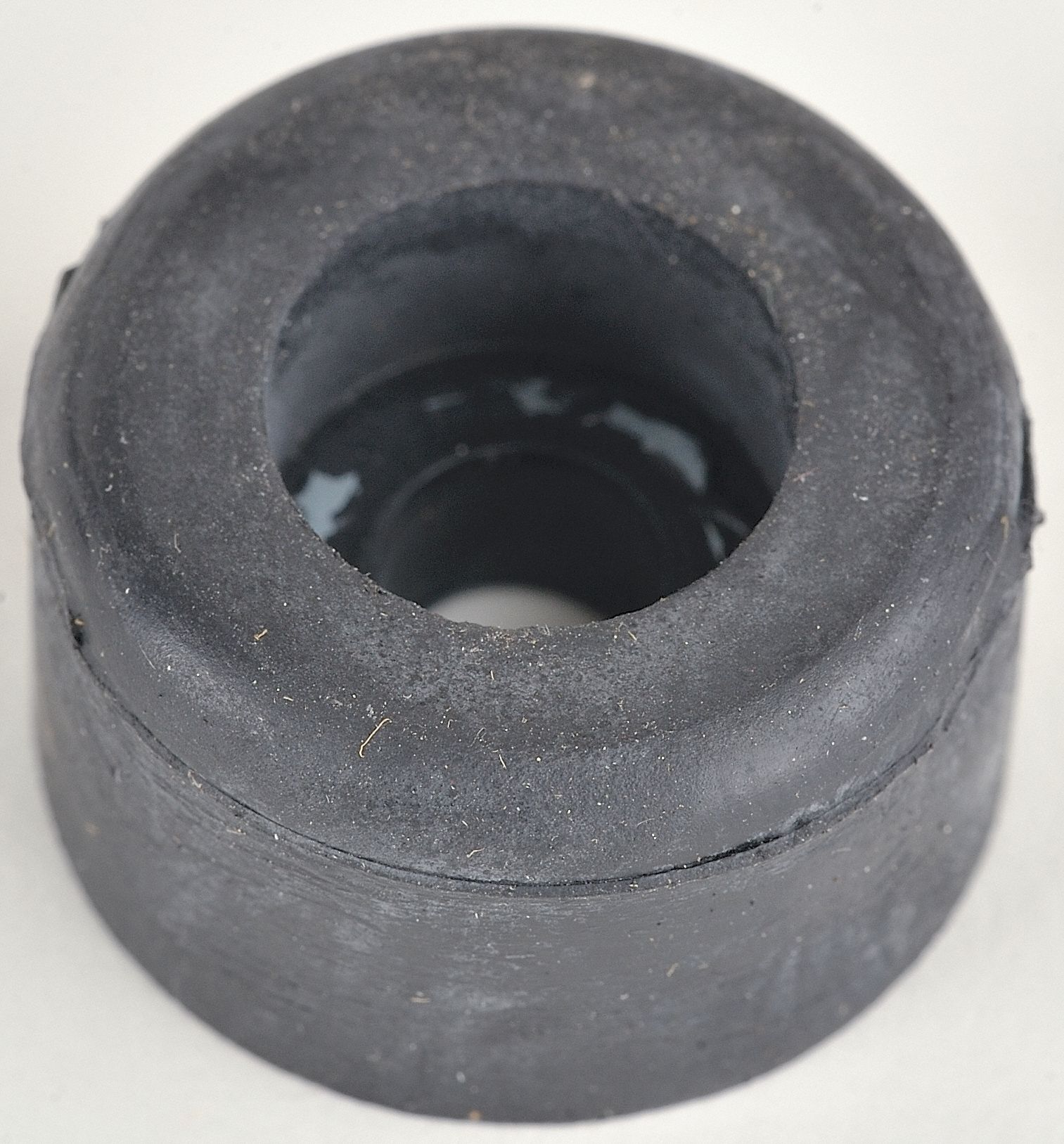 AUSTIN HARDWARE & SUPPLY INC, 1INW X 9/16INH RUBBER BUMPER 3YFZ8620