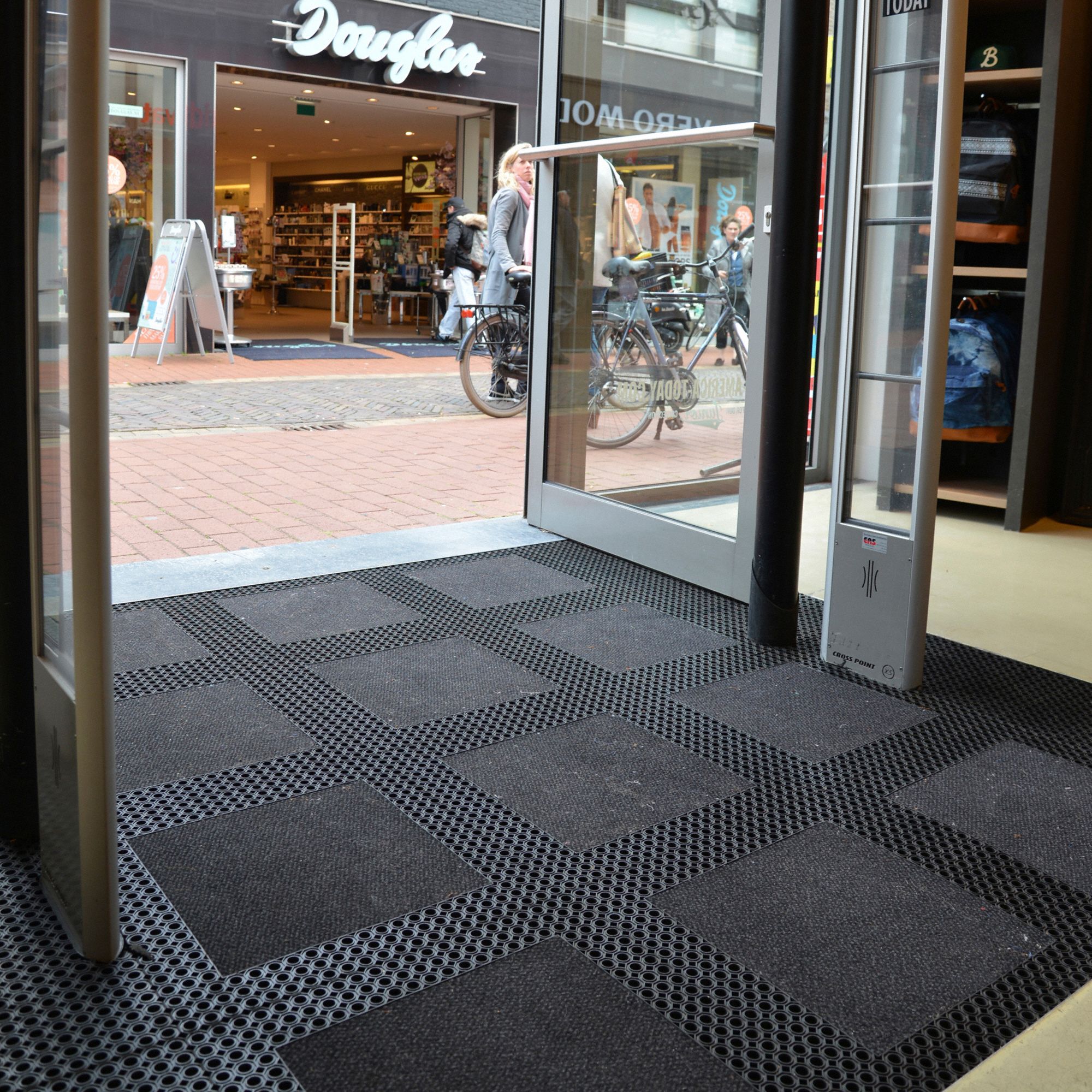 NOTRAX Indoor/Outdoor Entrance Mat, 20 in L, 20 in W, 1/2 in Thick