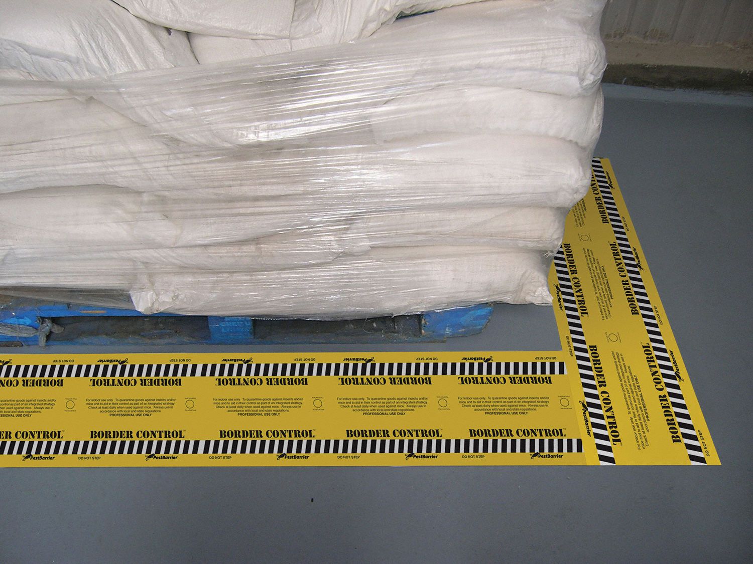 BIRD BARRIER Border Control Pest Control, 2.6 lb Wt 436G82pcbp05