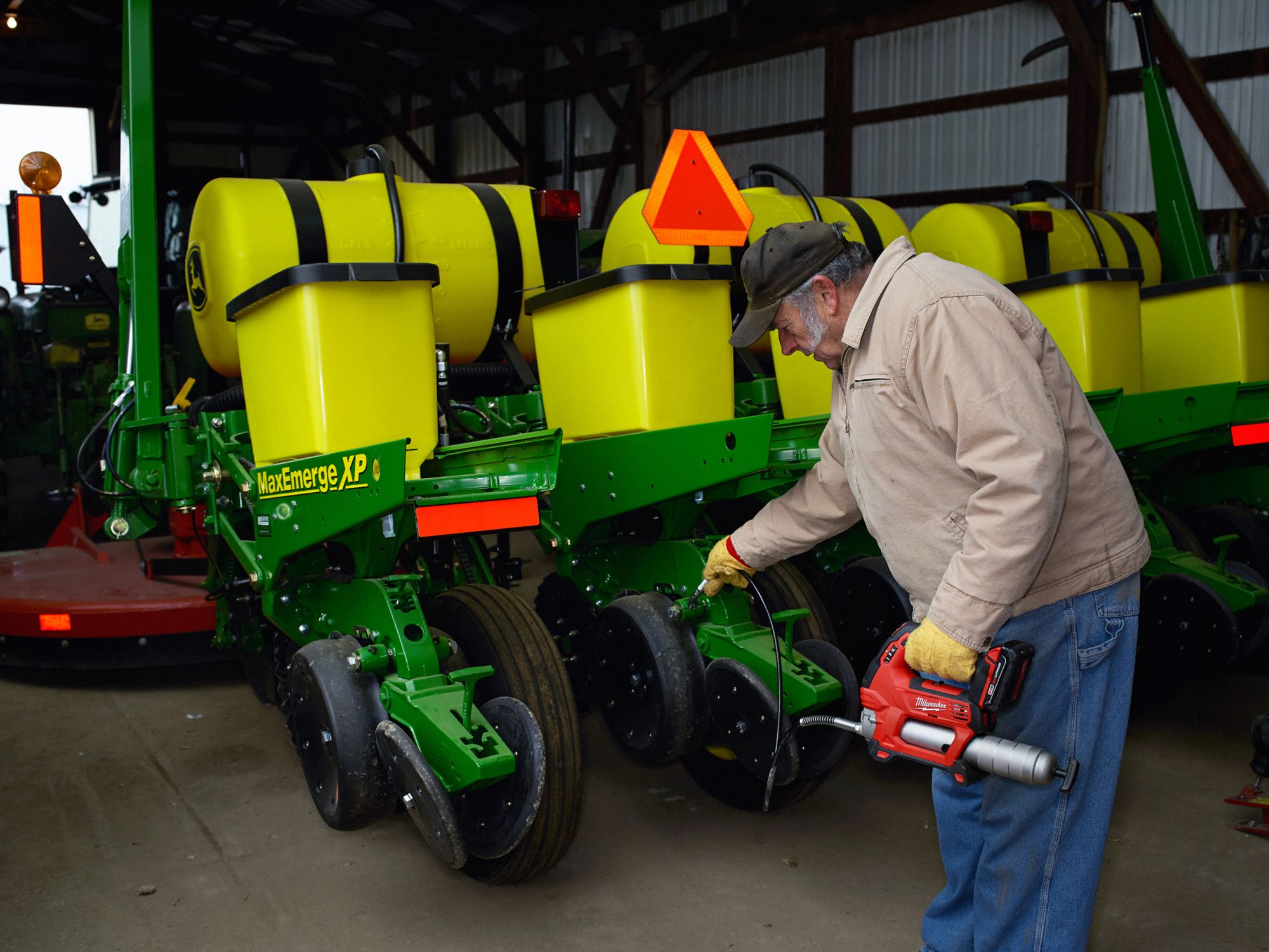 MILWAUKEE Cordless Grease Gun 18 V Volt, LiIon, Pistol Grip Grease Gun Handle, Flex Hose, 1 1