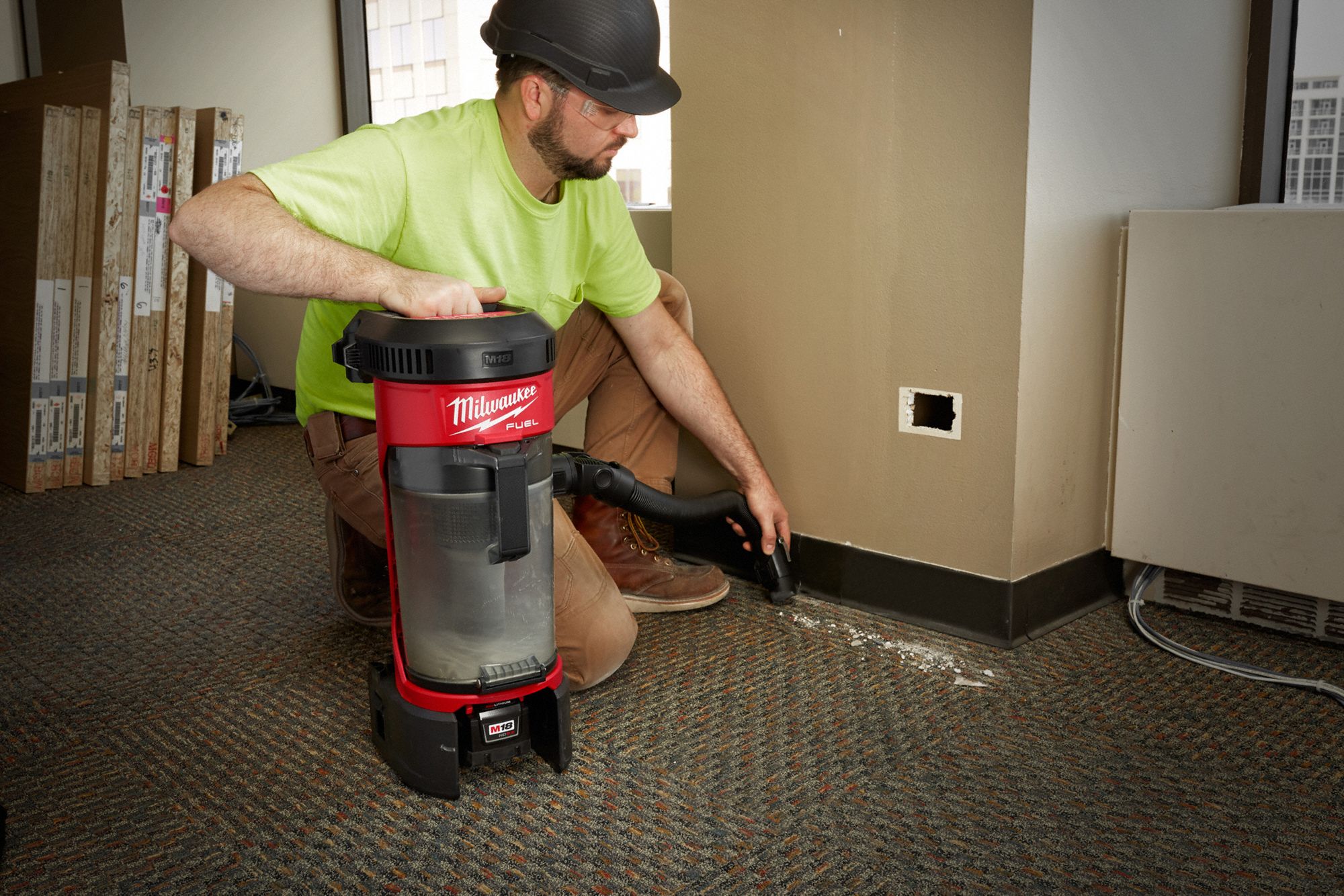 MILWAUKEE Cordless Backpack Vacuum 55 cfm Vacuum Air Flow, 15.2 lb Wt