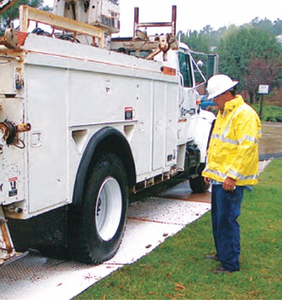 CHECKERS INDUSTRIAL PROD INC Ground Protection Mat, Medium Duty, 8 ft L