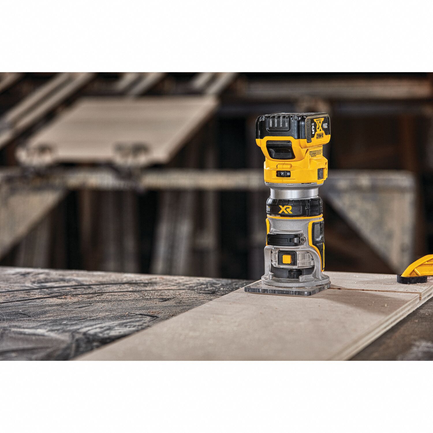 DEWALT Cordless Compact Router 20V MAX*, Bare Tool, Fixed Base, 1.25