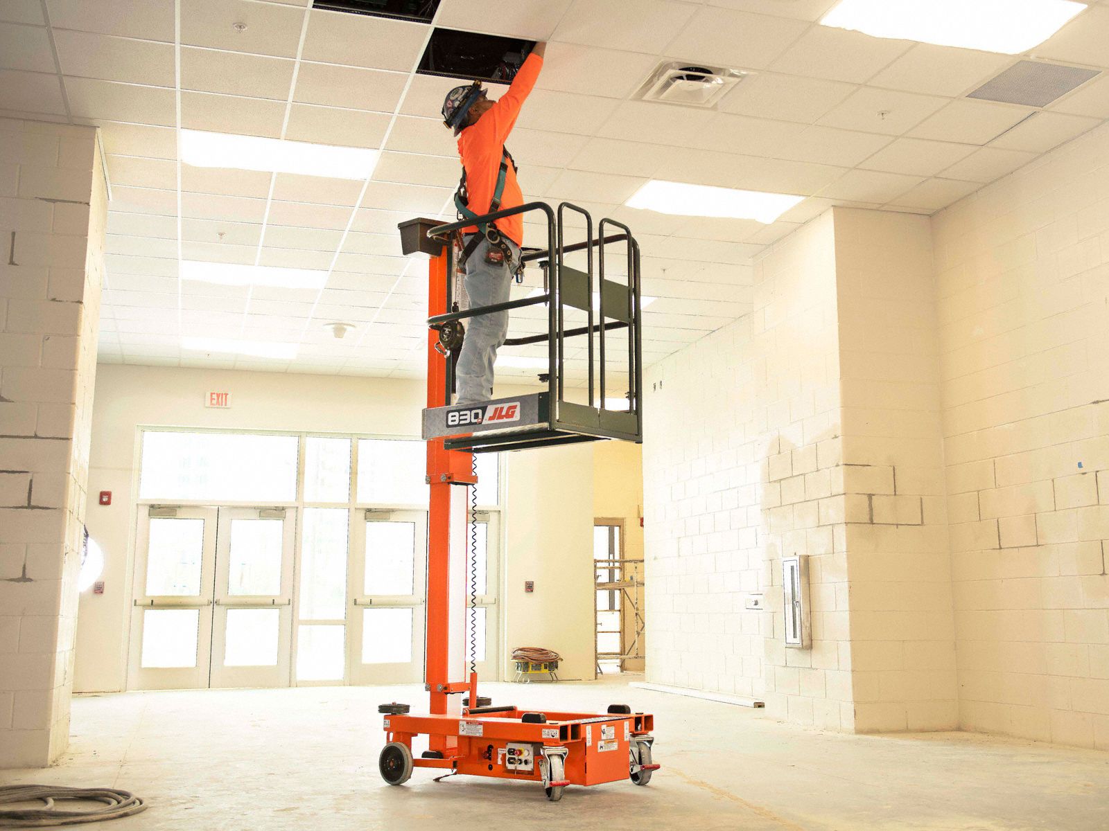 JLG Personnel Lift: Battery, 440 lb Load Capacity, 5 ft Closed Ht, 14