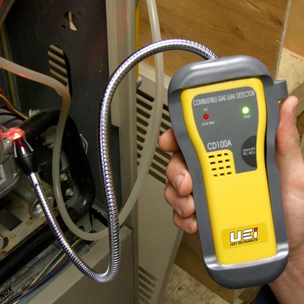 UEI TEST INSTRUMENTS Combustible Gas Leak Detector: NIST-Calibrated