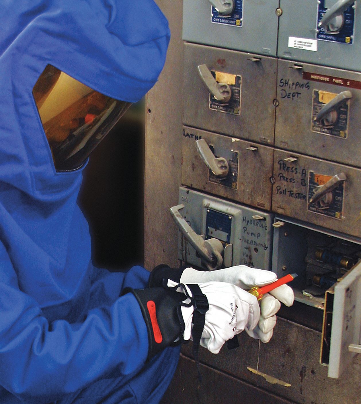 SALISBURY Electrical Insulating Gloves 500V AC / 750V DC, 11 in Glove