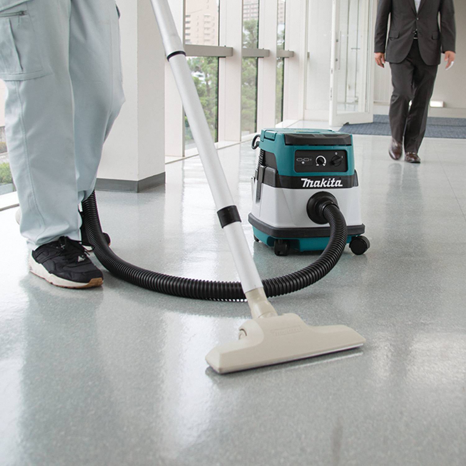 MAKITA Portable Shop Vacuum 2.1 gal Tank Size, Plastic, 1 1/2 in