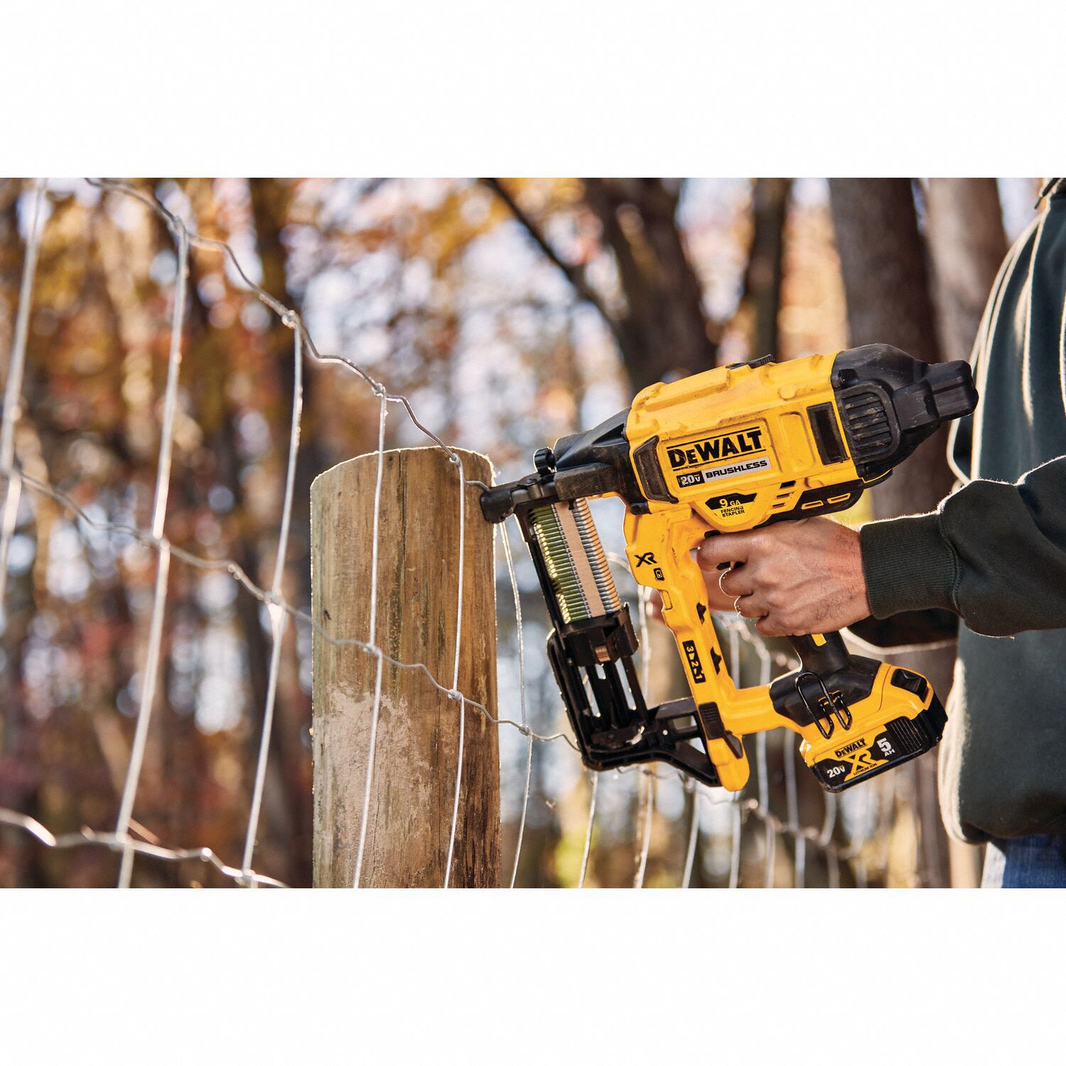 DEWALT Cordless, Staple Gun, 20V DC 54ZE51DCFS950P2 Grainger