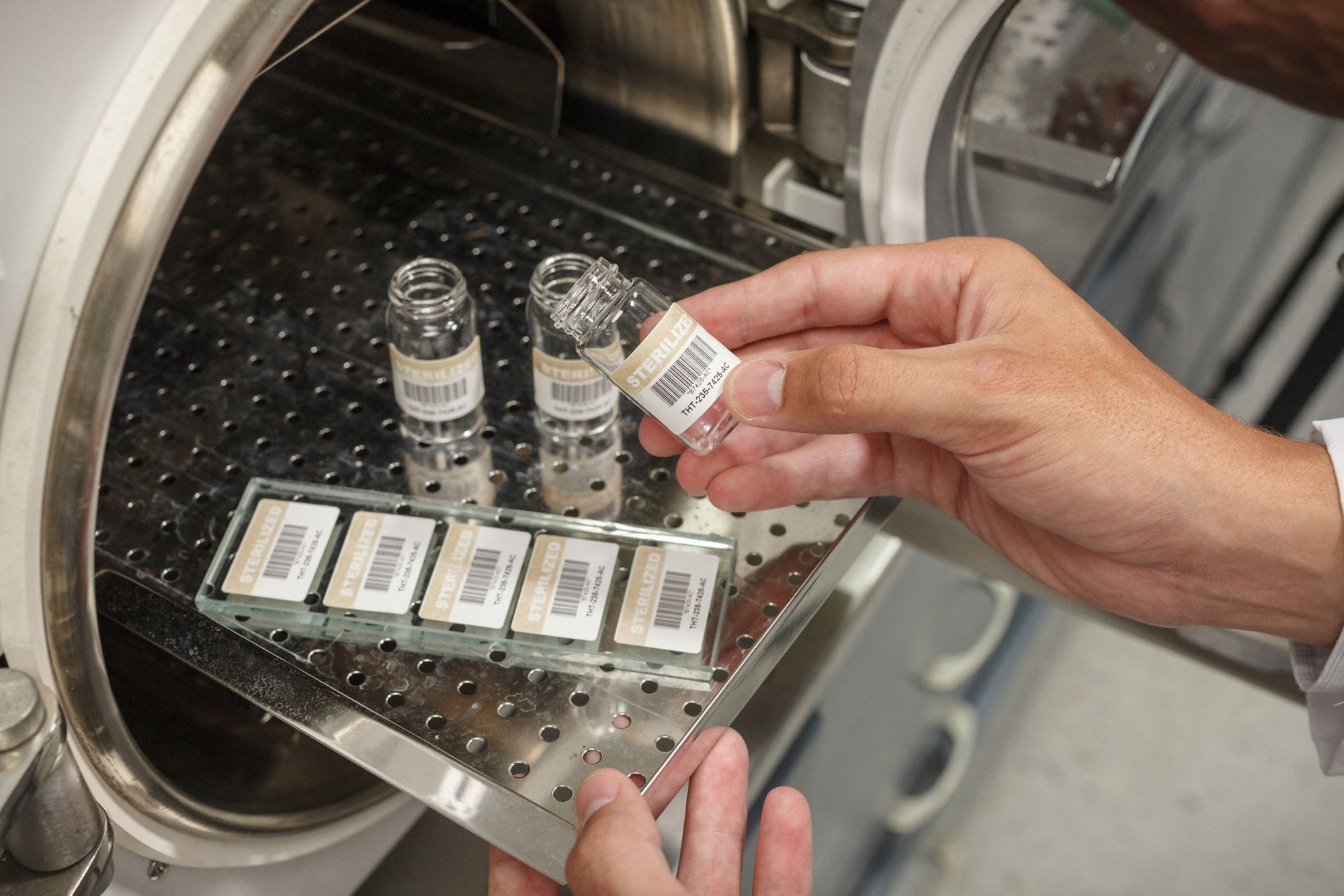 BRADY Precut Label Roll 1 in x 1 1/2 in, Polypropylene with Permanent