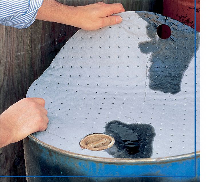 BRADY SPC ABSORBENTS Drum Top Absorbent Pad 30 oz Volume Absorbed Per