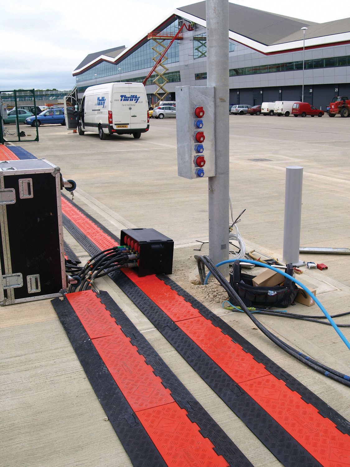 CHECKERS Cable Protector 5 Channels, Hinged, 1 13/40 in Max Cable Dia