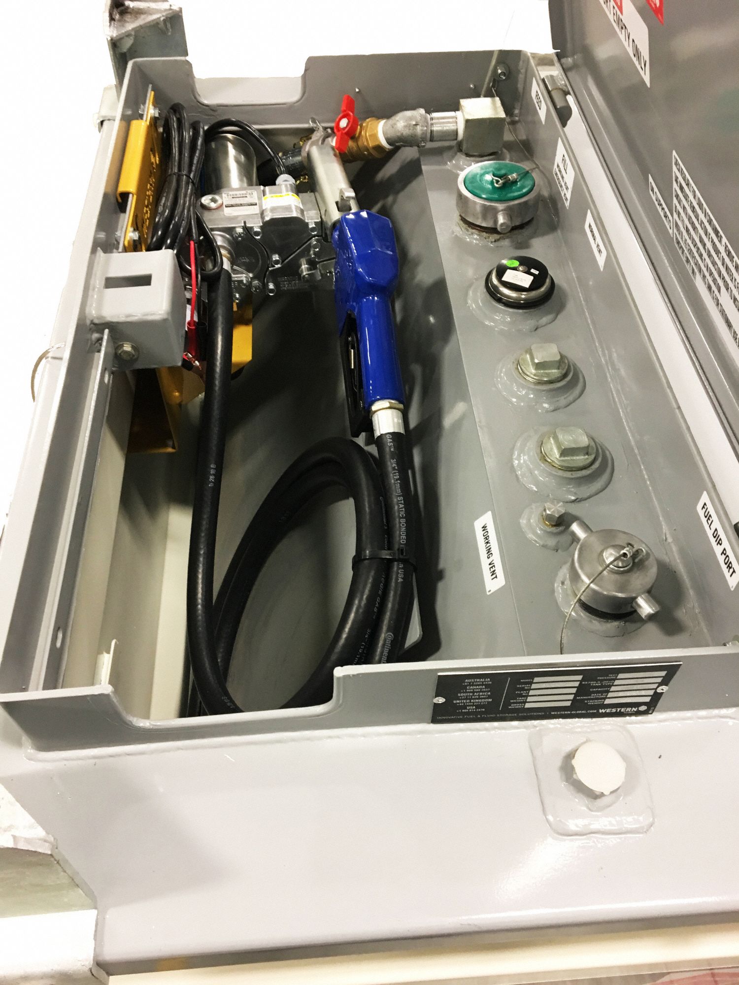 FUELCUBE White Rectangle Diesel Fuel Tank Pump Kit, 528 gal Capacity, 11 Gauge Steel 60GW05