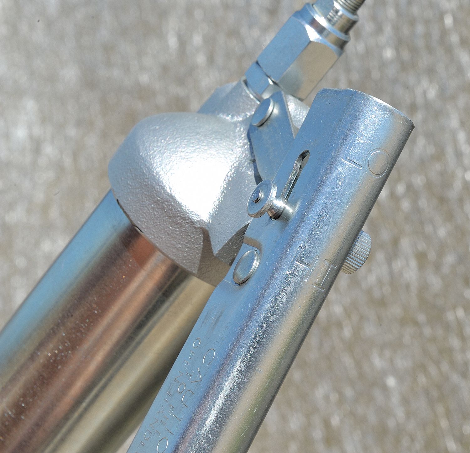 LINCOLN Lever Grease Gun, 7,000 psi, 33.0 Strokes per Oz., Bulk