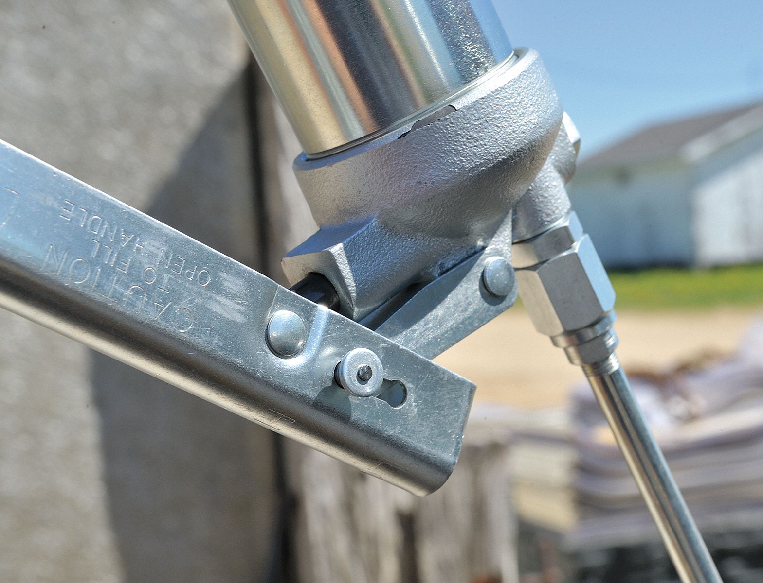 LINCOLN Lever Grease Gun, 7,000 psi, 33.0 Strokes per Oz., Bulk