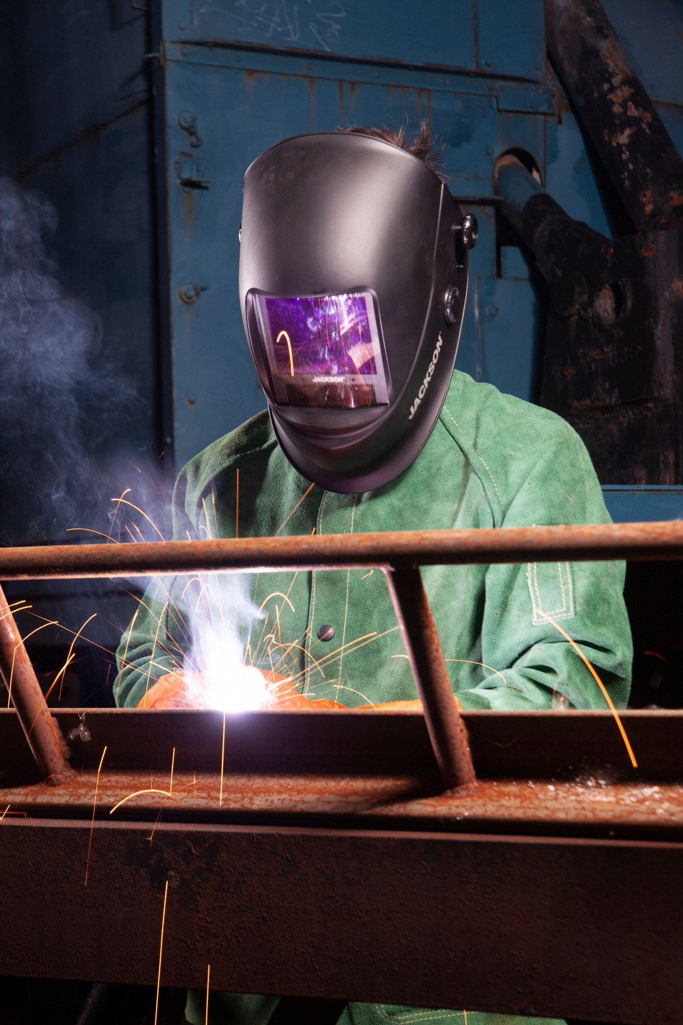 JACKSON SAFETY Welding Helmet AutoDarkening, 4 Arc Sensors, Black, W5