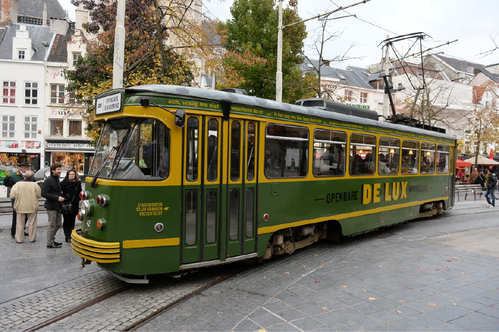 Met Tram de Lux naar de Boekenbeurs Gazet van Antwerpen
