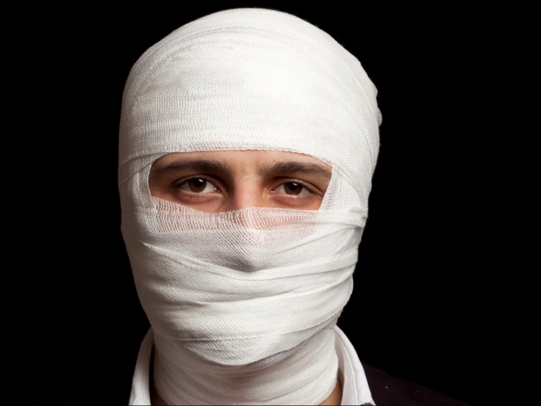 Man jailed for wrapping bandages around his head to take driving theory