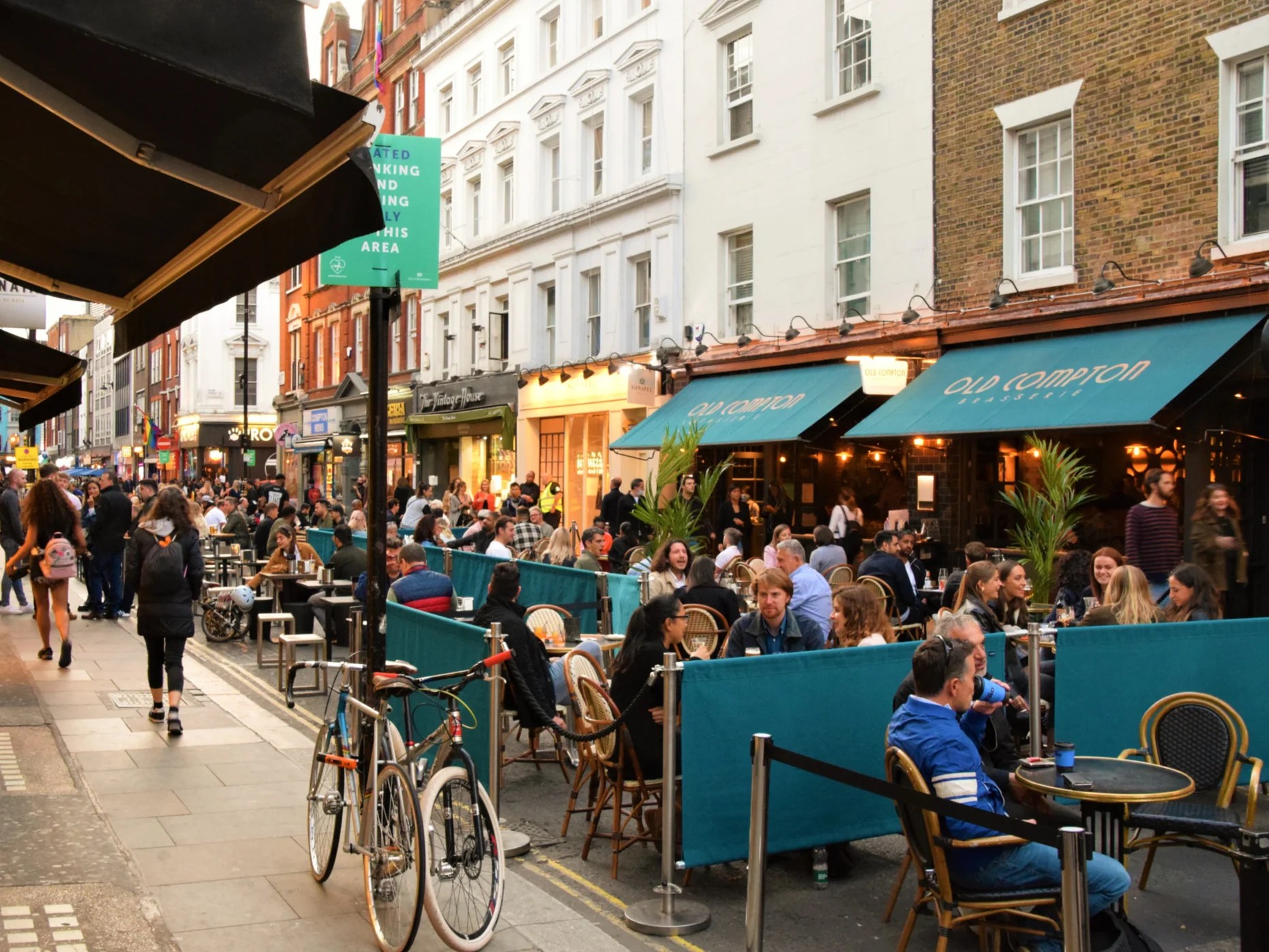 Pavement dining and outdoor pint licences will continue for another