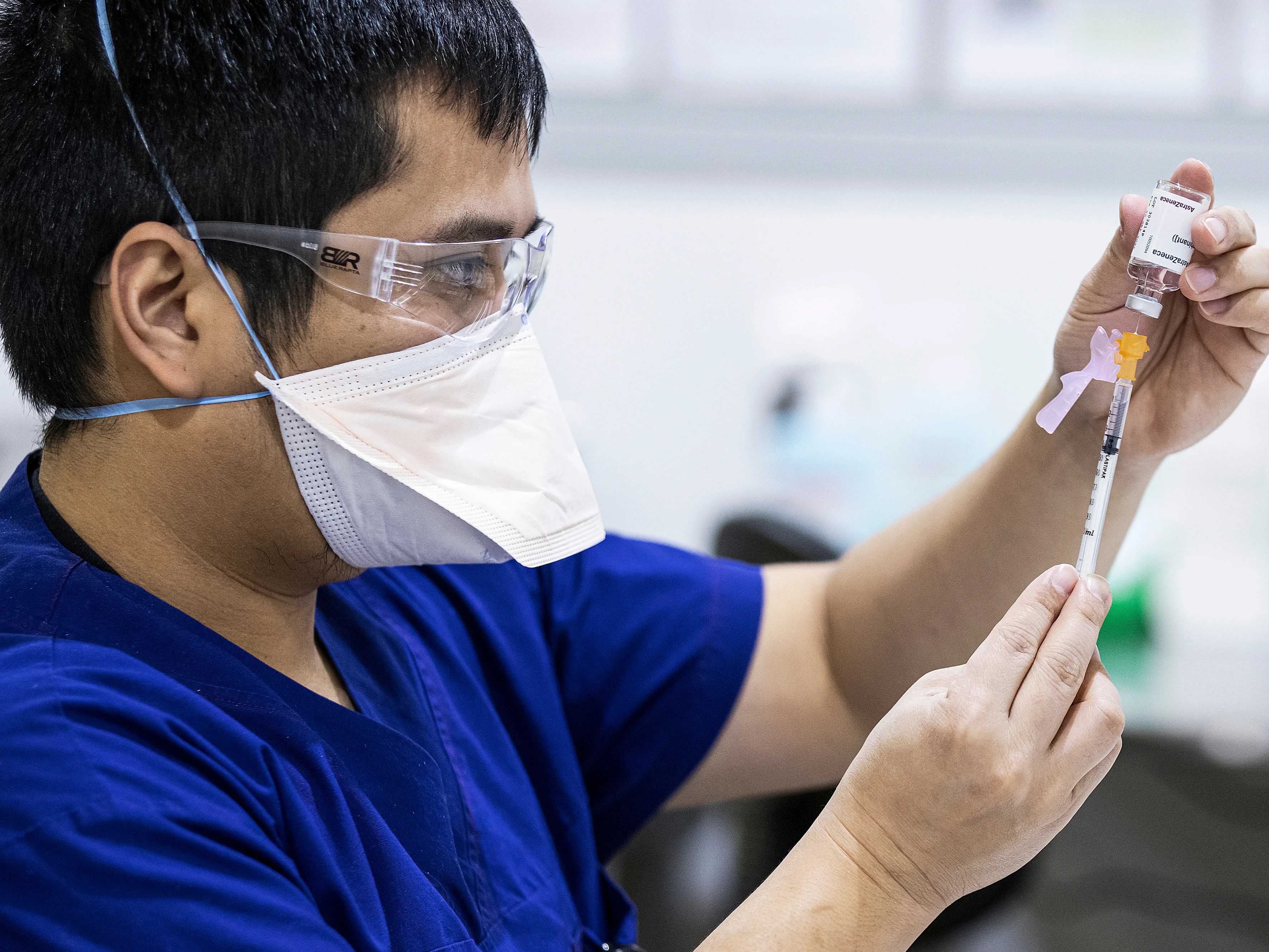 ‘Confused messaging’ around Oxford vaccine helping fuel Covid spread