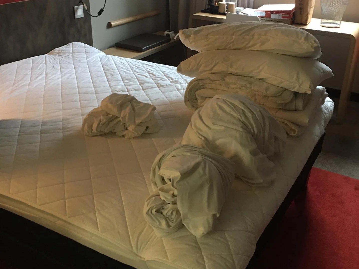 Man sparks debate after sharing how he leaves his hotel room when