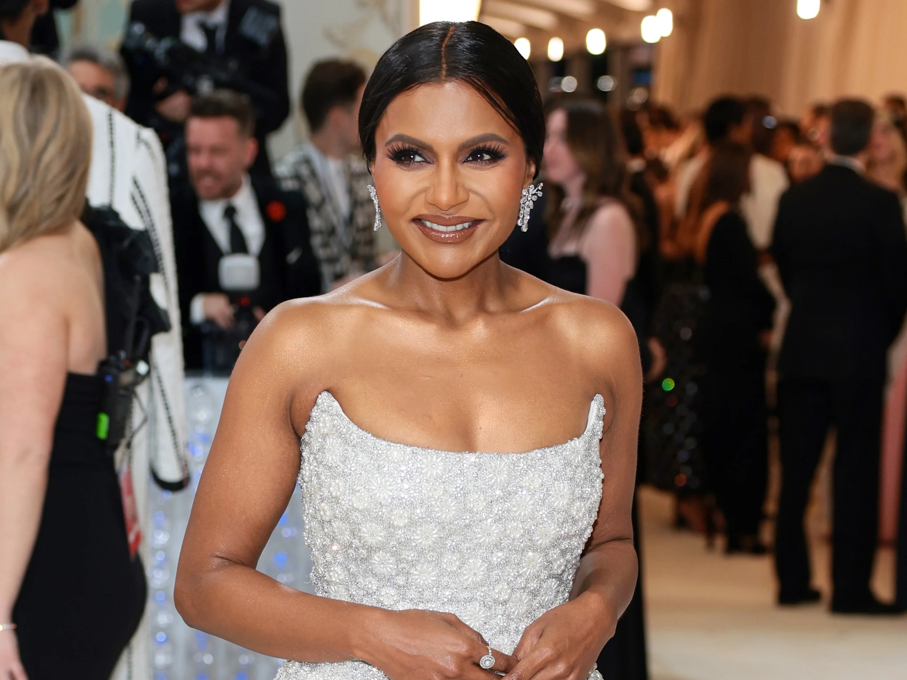 Mindy Kaling shuts down question about her weight loss because ‘people